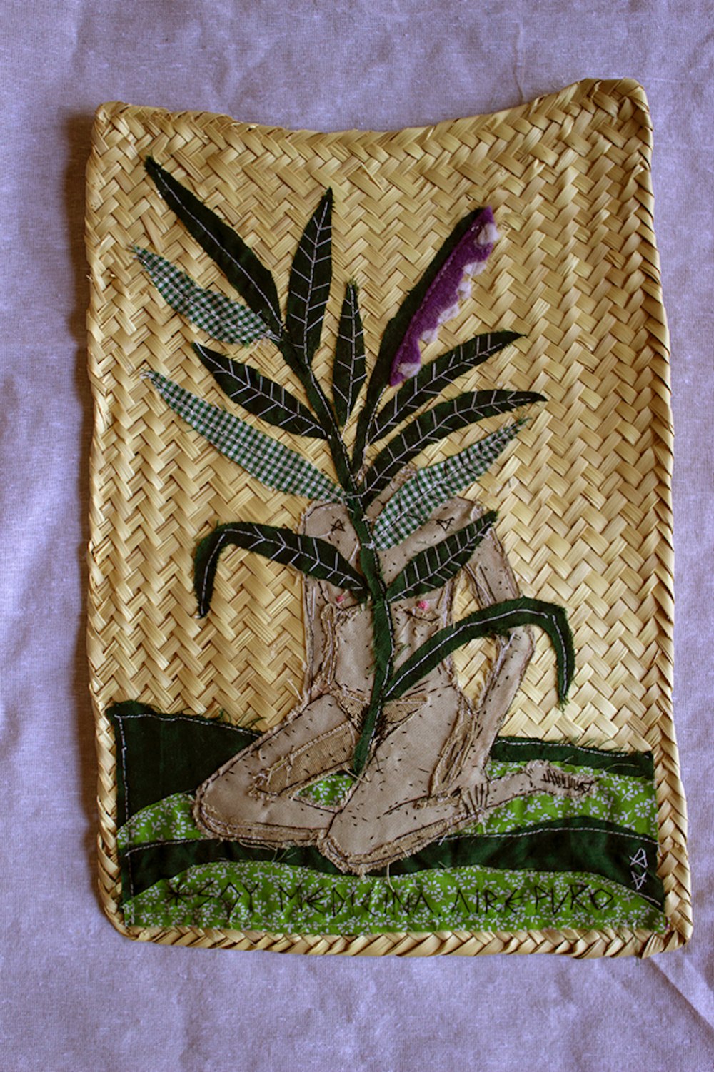 Gavriela González aka Noche fiera. “Mujer salvia”. Aplicación textil y bordado sobre petate. 38X28 cm. 2019.